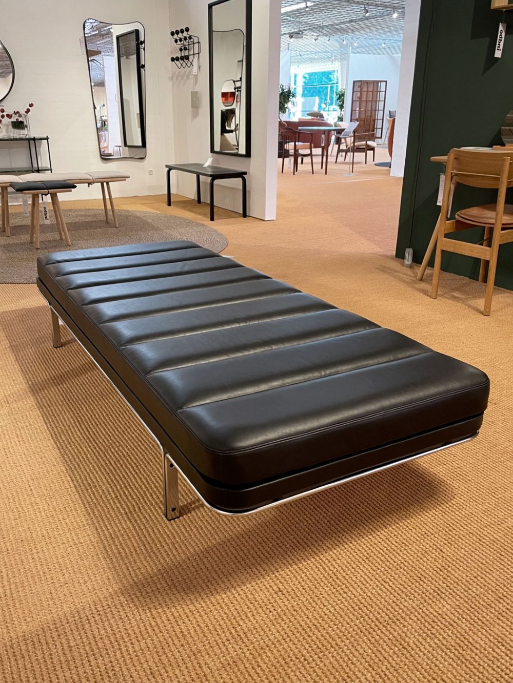 Demo - HB6915 Daybed