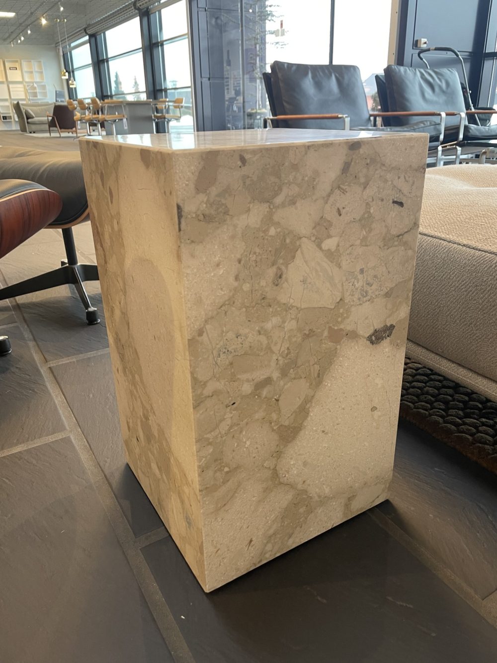 Demo - Plinth Tall Piedestal