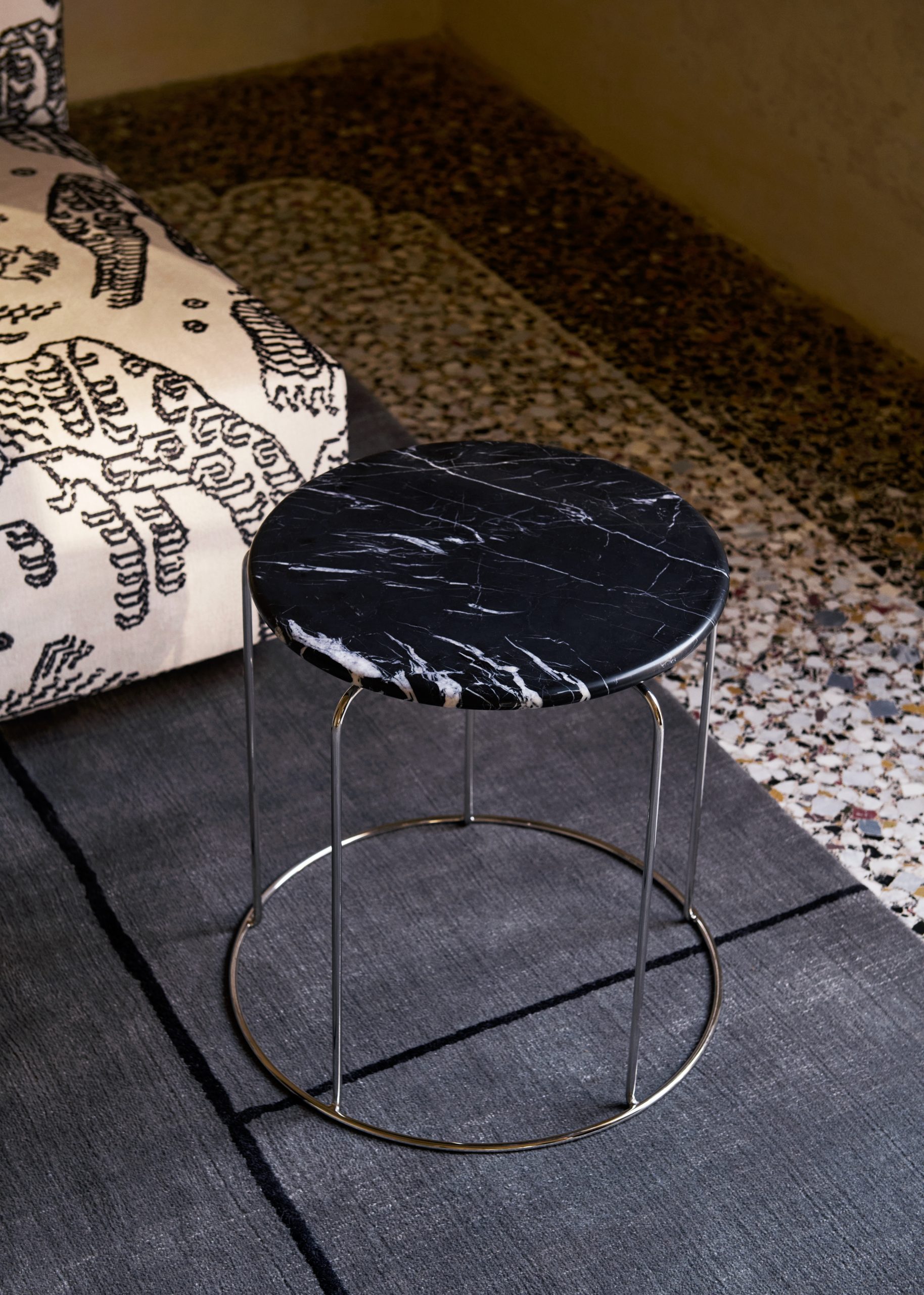 &Tradition Wire Stool Marmortop VP11 af Verner Panton - Billede 3