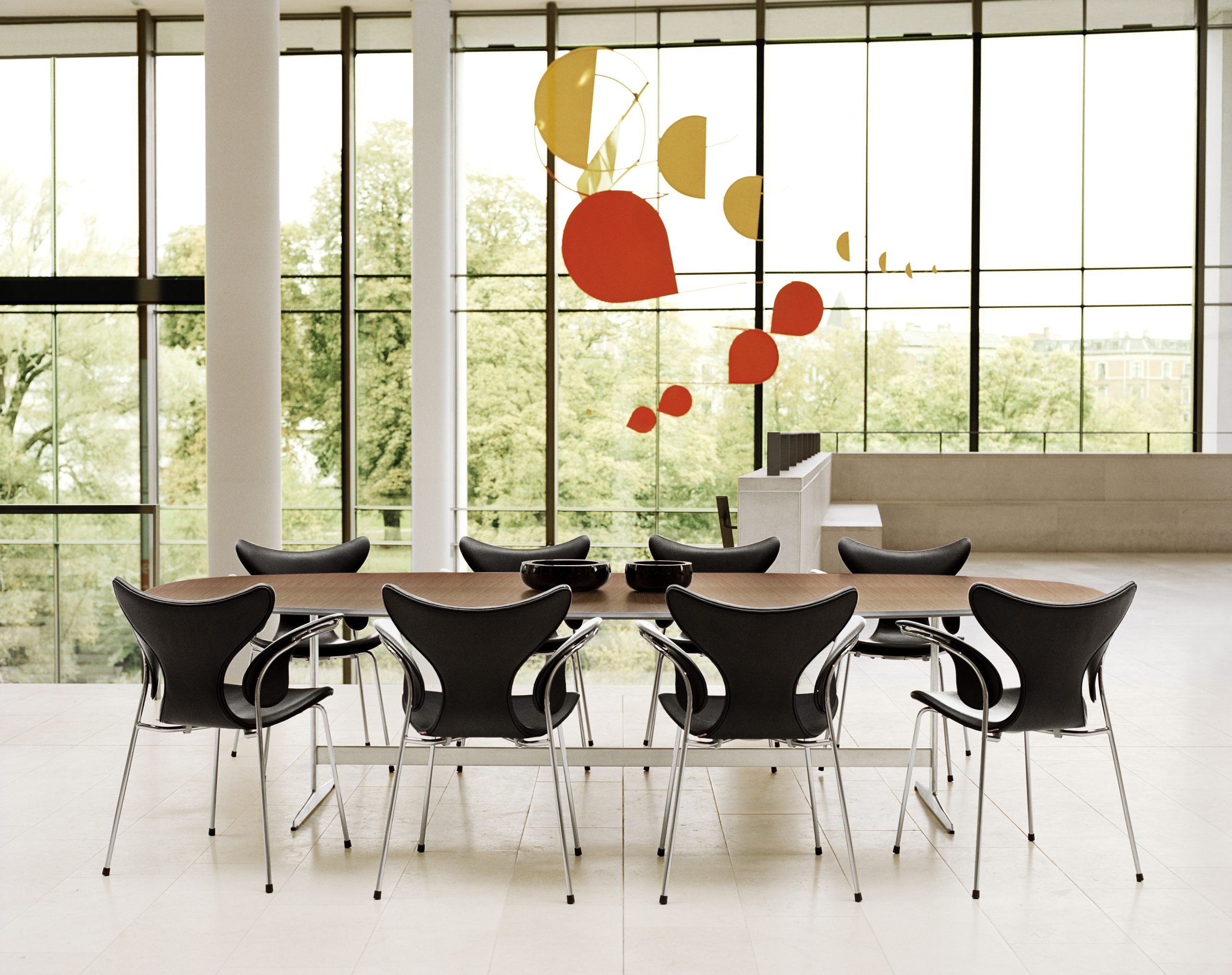 Fritz Hansen 3208 Liljen - Fuldpolstret Sort Essential Læder - Billede 2
