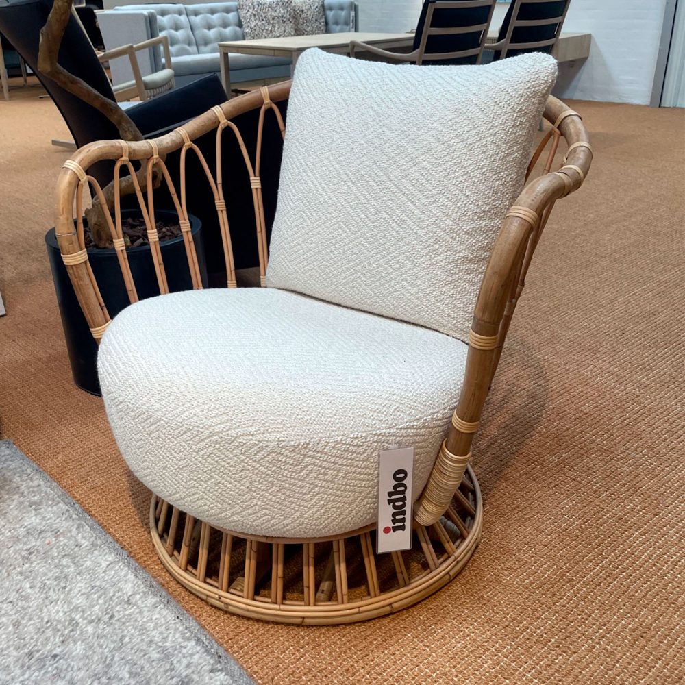 Demo – GUBI Grace Loungechair i Dora Boucle