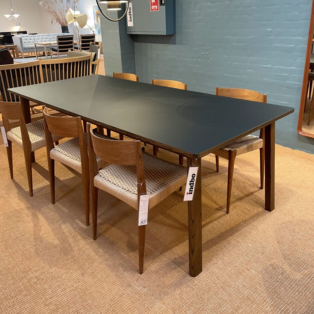 Demo – Ana Spisebord, Sort Nano Laminat, Røget eg