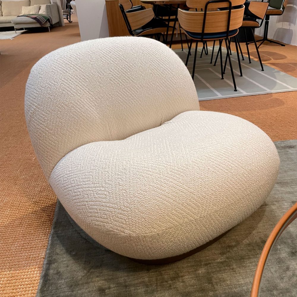 Demo – GUBI Pacha Loungestol, Boucle Dora Stof